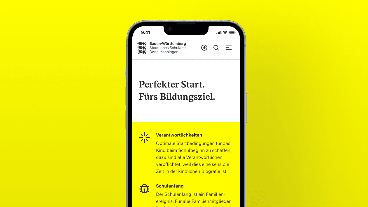 Smartphone-Display mit einer Website in den drei Hauptfarben.