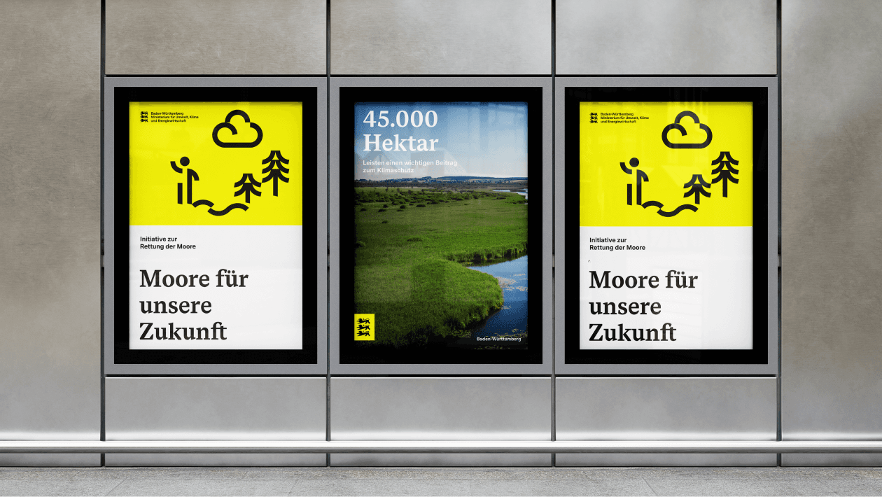 Plakatwand mit drei Plakaten, die die Spannweite der Layout-Möglichkeiten aufzeigen: vom großformatigen Foto bis hin zu einer Mischung von Text und Illustrationen.