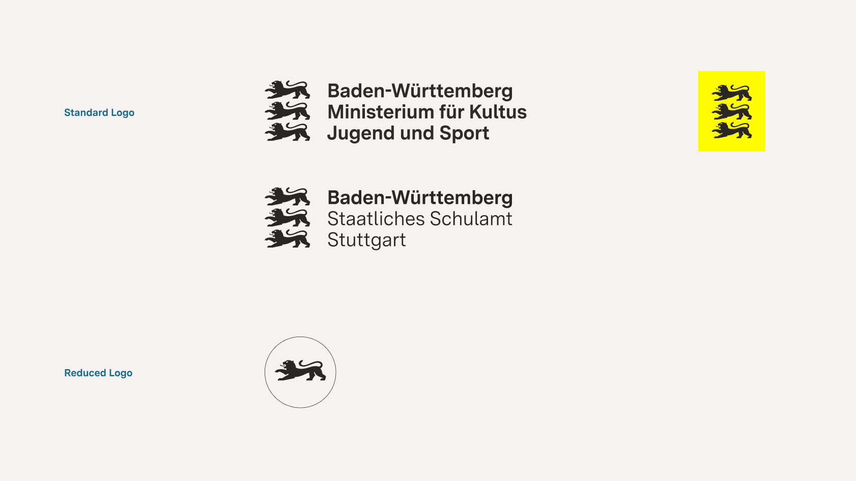 Das Standard Logo mit der Wortmarke Baden-Württemberg und zusätzlicher Nennung einer Landesinstitution. Hier Ministerium für Kultus, Jugend und Sport in Bold im Vergleich zu Staatliches Schulamt Stuttgart in Regular. Darunter alternativ das Reduced Logo ohne jede Beschriftung.